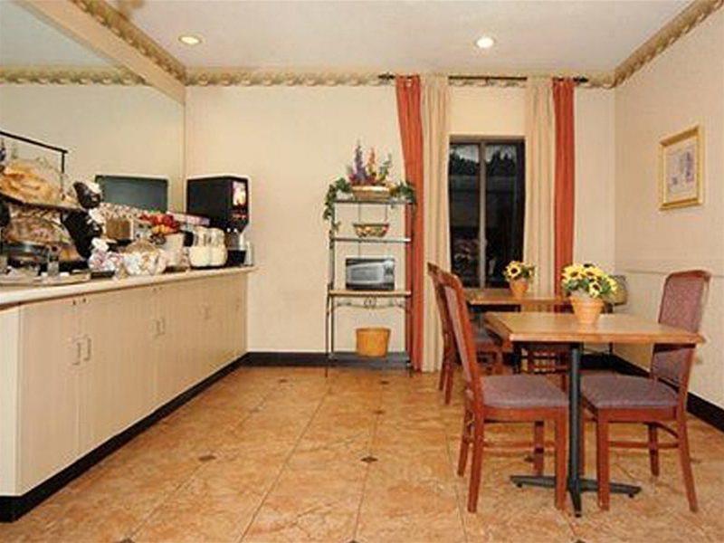 Hotel La Quinta By Wyndham Philadelphia Airport 3*